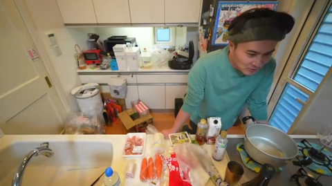 【悲報】加藤純一さんのお雑煮、ポトフみたいになってしまう…