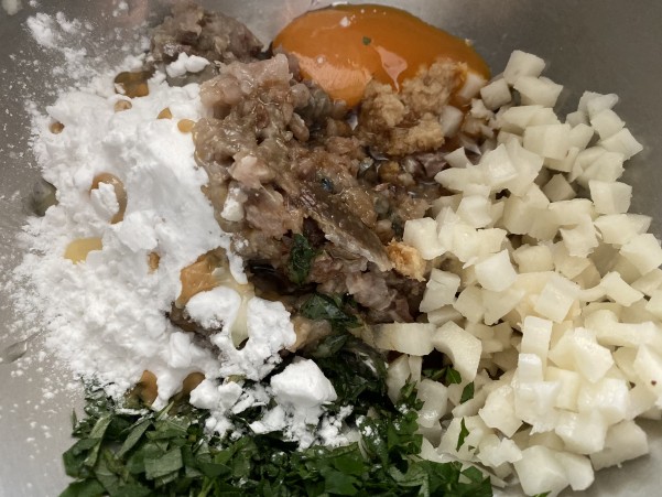 居酒屋メニュ レンコンとシソたっぷりなイワシのつみれ揚げ ローマのおいしい生活in東京 Powered By ライブドアブログ