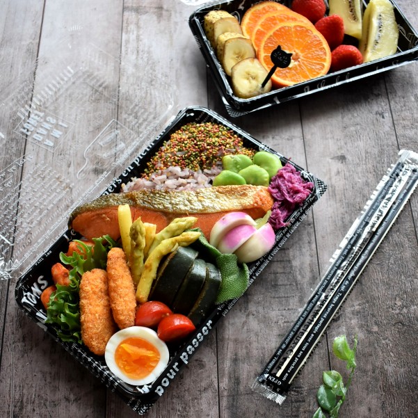 冷凍食品も活用して 使い捨て容器で夫の鮭弁当 ローマのおいしい生活in東京 Powered By ライブドアブログ