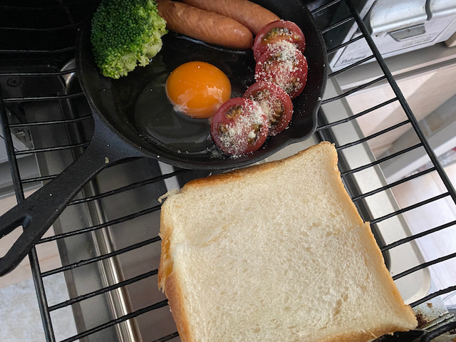 魚焼きグリルで作る あらびきブラックペパーをきかせたシャキッと食欲のでる朝ごパン ローマのおいしい生活in東京 Powered By ライブドアブログ