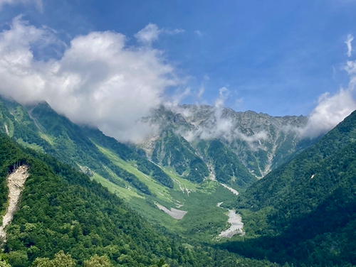 5EC6AEC2-D316-4E63-868F-3D7BAE1D700A