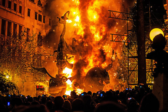 スペインの情熱的すぎるお祭り バレンシアの火祭り 世界旅行通信クリオシータ