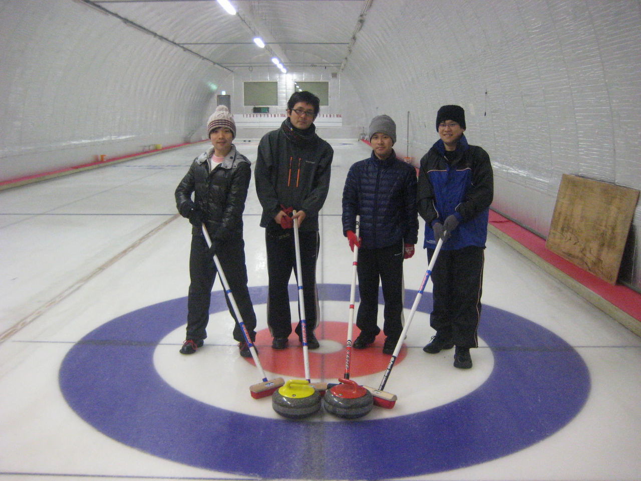 No 782 第1回 ライフ ワークデザイン株式会社 カーリングビギナーズ 山崎ご夫婦 合同カーリング Bonspiel カーリングでは大会の意味 Curlplex Fujiのカーリングコンペブログ
