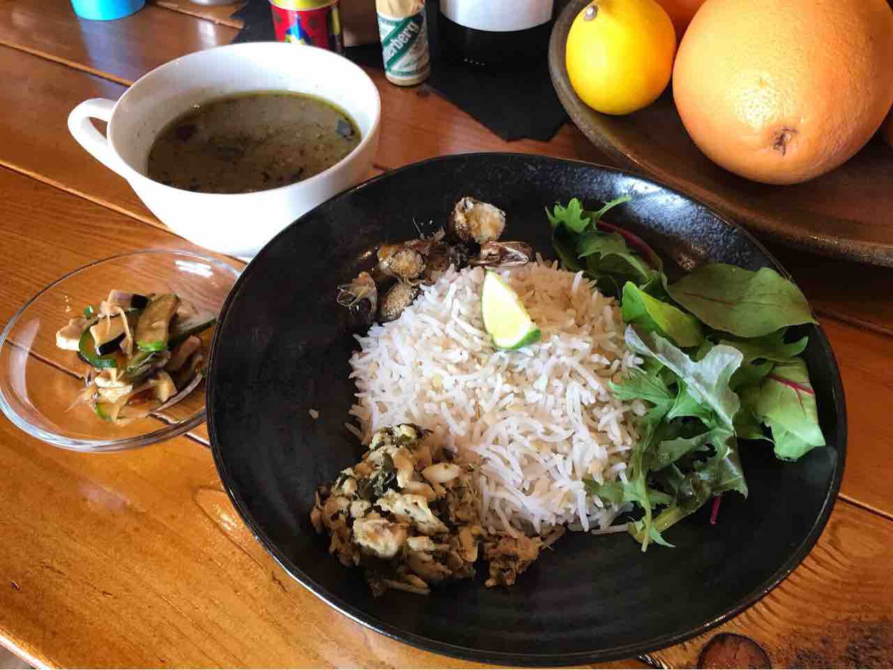 桃谷江川 桃谷 生野区の路地中にあるbarで独創性豊かなスパイスカレー 土日限定のカレーランチをクラフトビールと一緒に モモダニエガワ Peach Valley Egawa 大阪 福岡カレーステーション