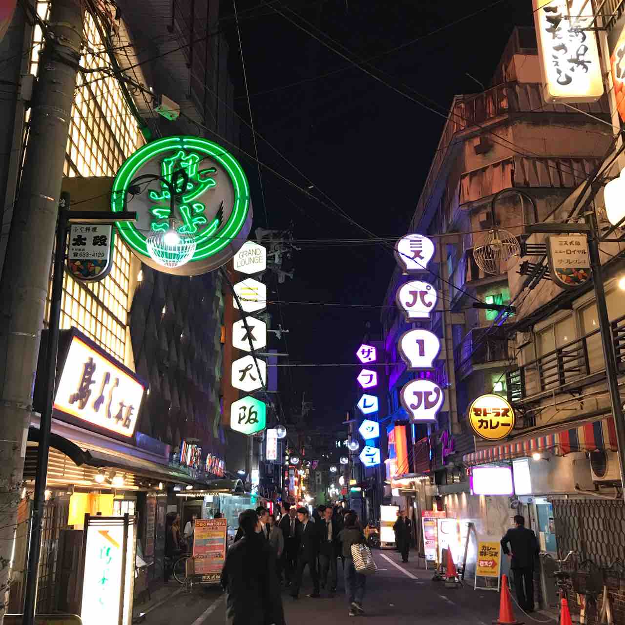 カレーマドラス 千日前店 千日前 大阪甘辛カレーを裏難波で 吉本芸人もよく利用するカレーショップ マドラスカレー千日前 大阪 福岡カレーステーション