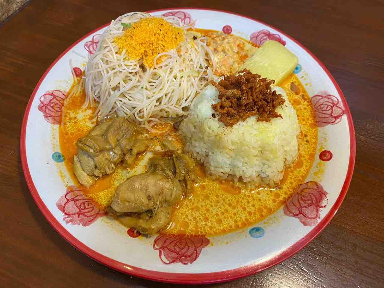 ライアンカリー 肥前旭 佐賀 鳥栖で人気のスリランカ料理店 九州スリランカの魅力溢れるライス ヌードル Lion Curry ライアンカレー 大阪 福岡カレーステーション