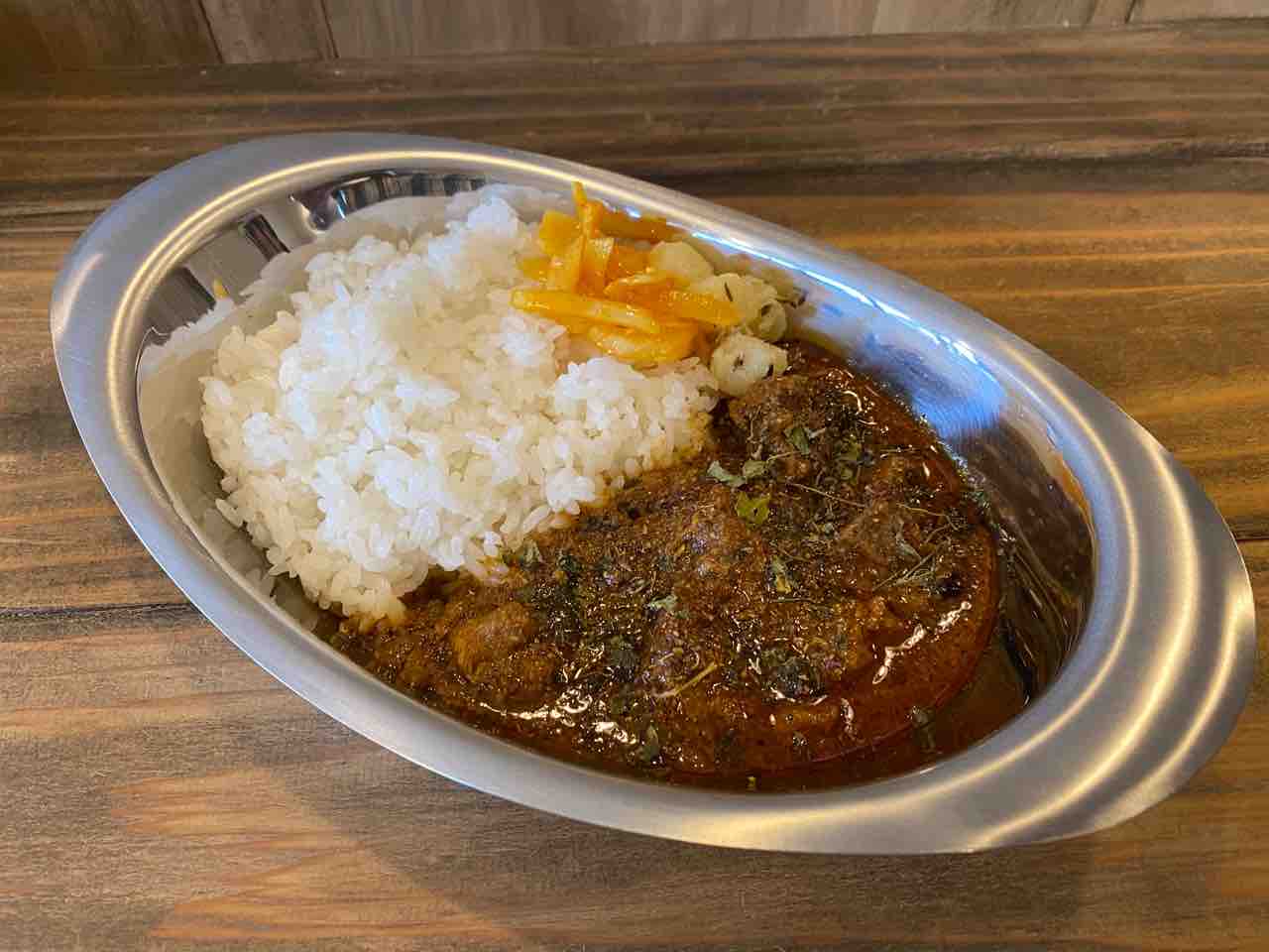 Spade Cafe 門司港 福岡 栄町銀天街の入口でスパイスカレー ちりんちりん豆も販売 門司港レトロの商店街で味わうワイルドポークビンダルー スペードカフェ スペードカフェ 大阪 福岡カレーステーション