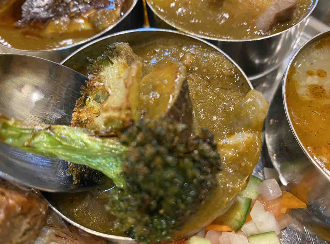 伊場カレー 市役所前 鹿児島 何重にも感じる肉肉しさと野菜の旨味の共演 変幻自在 進化を続ける唯一無二なワンプレート 伊場カリー Iva Curry Iba Curry 大阪 福岡カレーステーション