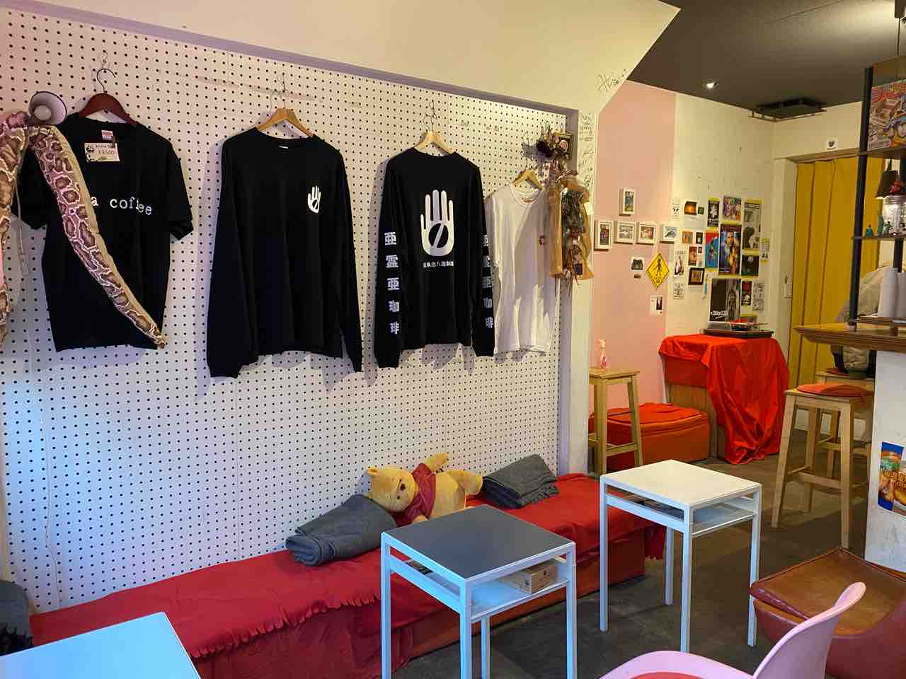 アレアコーヒー 西鉄平尾 福岡 薬院白金にあるフローズンフルーツたっぷりなドリンクで人気のカフェで金曜限定で味わえるスパイスカレー Area Coffee アレア コーヒー 大阪 福岡カレーステーション