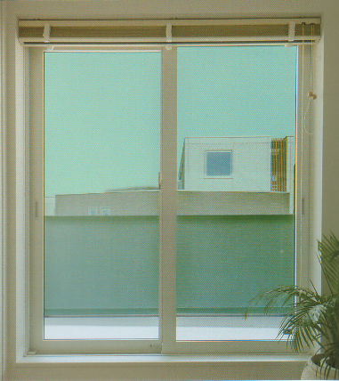 外付けロールスクリーン内側