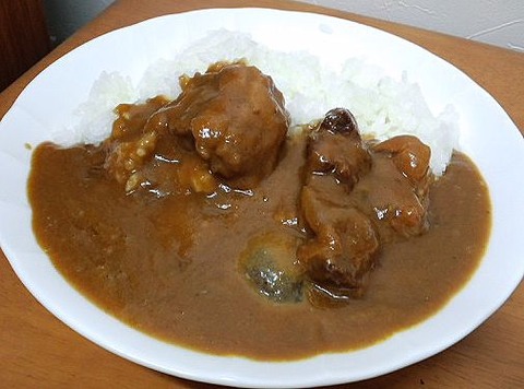 黒毛和牛梅カレー盛り付け