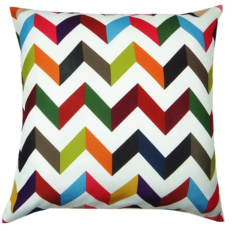 明るいジグザグ柄のクッションカバー