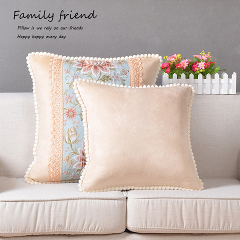 高級感のあるリビングにマッチするクッションカバー2