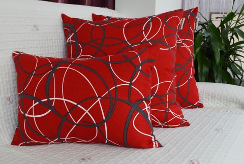 赤い流線クッションカバー3