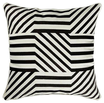 複雑に線を入れたクッションカバー