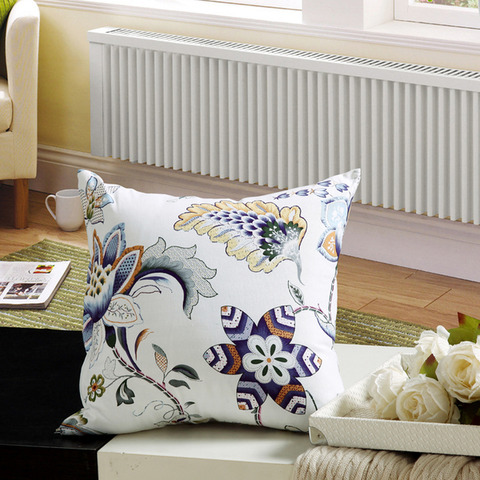 青紫の花と葉、魅惑のクッションカバー