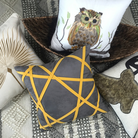 北欧シンプル黄色線入りクッションカバー　グレー2