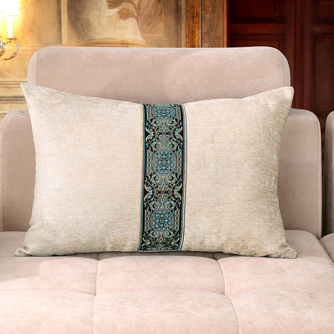 中央がエレガントなクッションカバー3