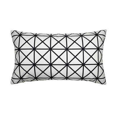 網目柄のクッションカバー