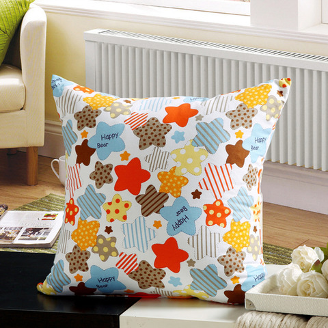 ポップな星柄のクッションカバー