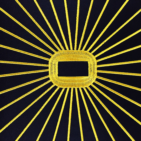 金色の放射状の線のクッションカバー