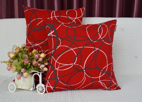 赤い流線クッションカバー