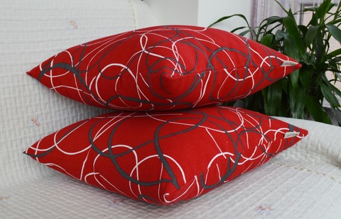 赤い流線クッションカバー2