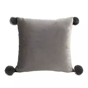 ポンポン付きのクッションカバー2