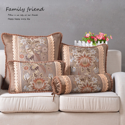 高級感のあるリビングにマッチするクッションカバー