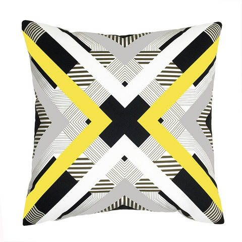 黄色、黒、白を使った幾何学模様のクッションカバー2