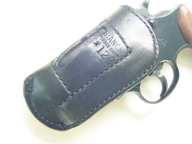 西部警察」タツのヒップホルスター : 昭和刑事銃博物館