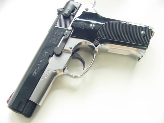 太陽にほえろ!」S&W M59ドックカスタム : 昭和刑事銃博物館