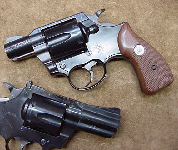 俺たち銃を捨てられない 俺たち銃を捨てられない : Amazon.es: Libros
