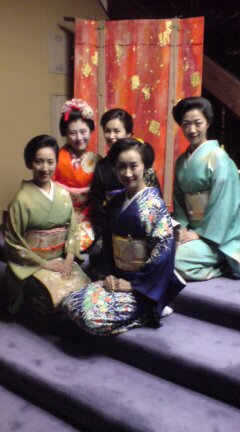 芸者小春姐さん奮闘記 加賀ｖｓ江戸友禅殺人事件 Acchi S Days 岡田明香の天真爛漫日記