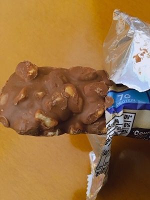 プロテインキャラメルチョコレートナッツロールバー