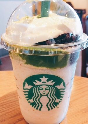 チョコレート ケーキ トップ フラペチーノ with 抹茶ショット