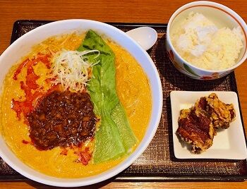 デニーズ担々麺と唐揚げと白飯セット