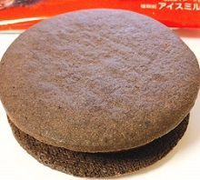 濃厚ガトーショコラサンドアイス