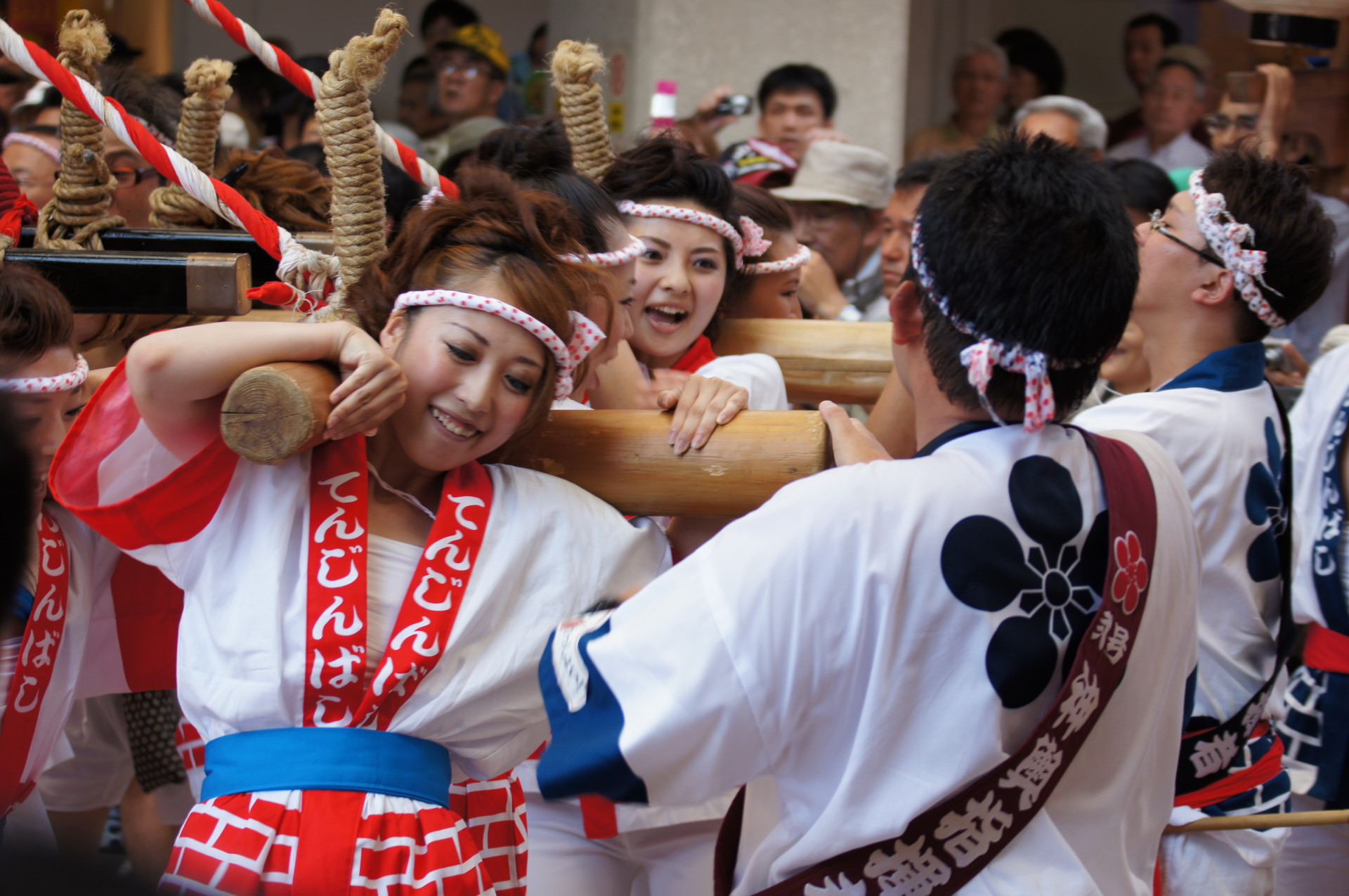 ギャルみこしの写真 その1 11年天神祭 プラスaなカメラ生活