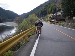 上流へ