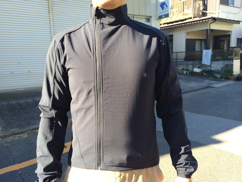 Rapha の冬用アウター、『クラシックソフトシェルジャケット』のインプレッション（試着編） : サイクルガジェット ロードバイクが100倍