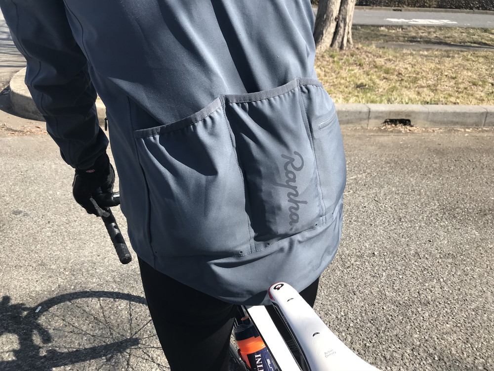 娘氏、セカイモンでゲットしたRaphaの春秋用ジャージをまとって 娘氏、セカイモンでゲットしたRaphaの春秋用ジャージをまとって