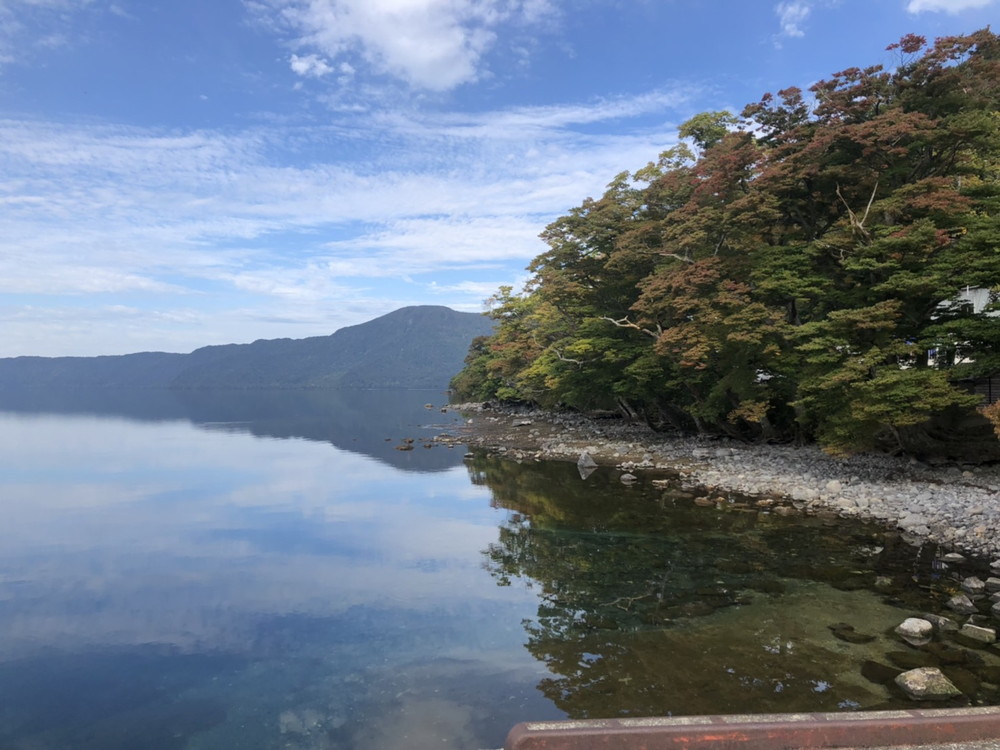 紅葉がうっすら見えてきた十和田湖