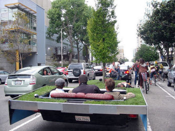 ナンバーがついているようだか、実は自転車。