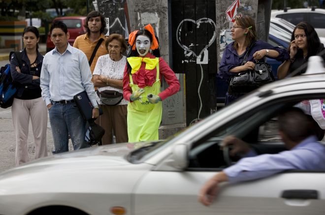 City Hires Mimes to Give Bad Drivers the Silent Treatment