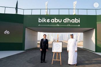 ���֥���