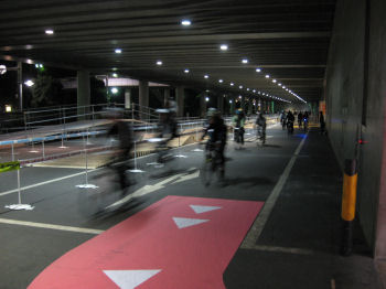 建物の外に設けられた試乗コース