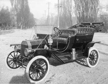 1910Ford-T,This image is in the public domain. 