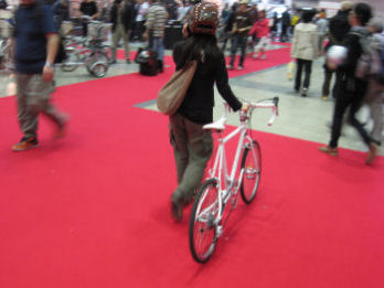 �إ��å�ɬ�ܤ����ߤ��Ƥ���롣