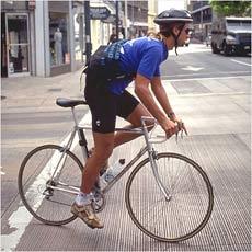自転車は車道を走れ